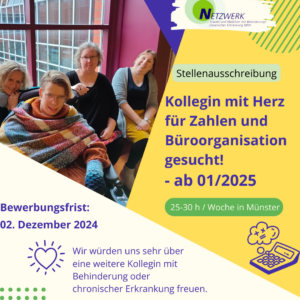 Vier lächelnde Frauen sitzen nebeneinander an einem Fenster. Das Bild ist Teil einer Stellenausschreibung des Netzwerks für Frauen und Mädchen mit Behinderung/chronischer Erkrankung NRW. Gesucht wird eine Kollegin mit Herz für Zahlen und Büroorganisation, ab Januar 2025, für 25-30 Stunden pro Woche in Münster. Bewerbungsschluss ist der 2. Dezember 2024. Das Netzwerk freut sich besonders über Bewerbungen von Frauen mit Behinderung oder chronischer Erkrankung.